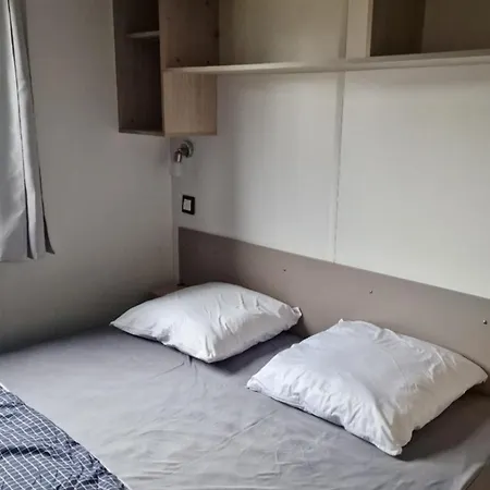 Mobilhome Clim Tele La Falaise 4 Etoiles * 纳博讷