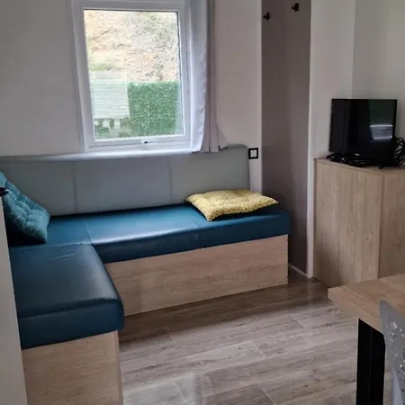 Mobilhome Clim Tele La Falaise 4 Etoiles 纳博讷
