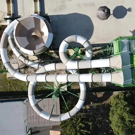 营地 Mobilhome Clim Tele La Falaise 4 Etoiles 纳博讷