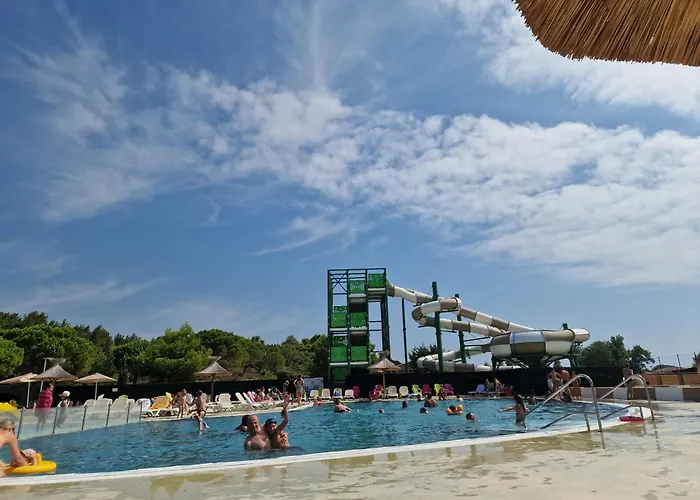 Campingplads Mobilhome Clim Tele La Falaise 4 Etoiles